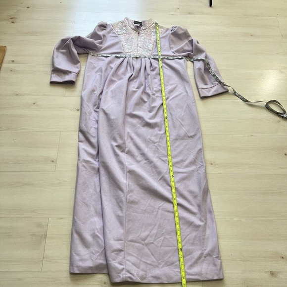 Vintage Sears Apostrophe Ladie's Embroidered Robe Union Made USA Sz M Violet - Picture 10 of 12
